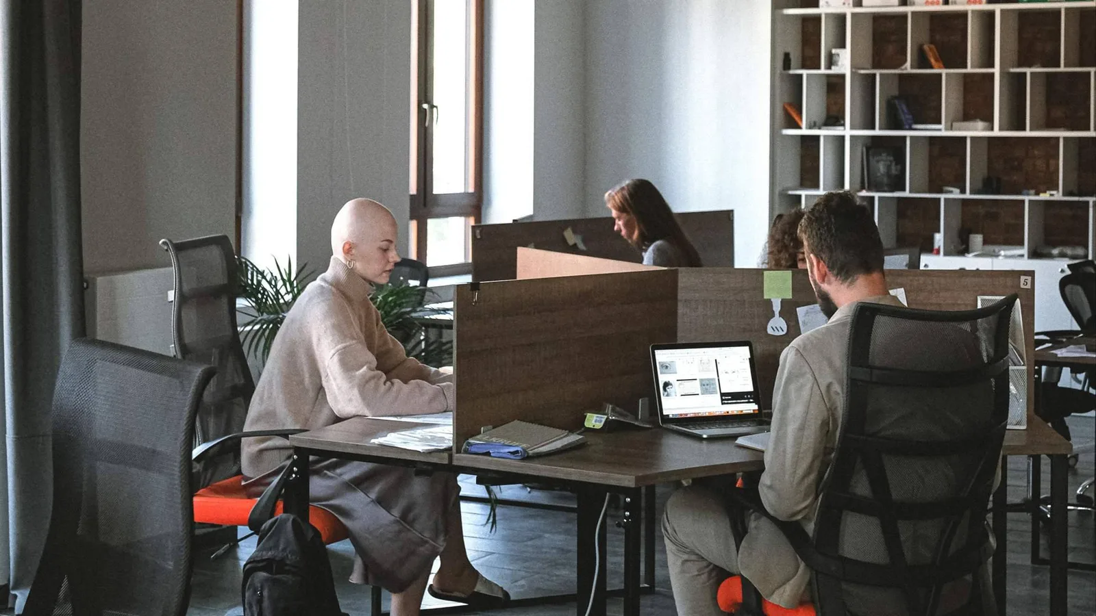 Trabajar desde un coworking; Català Reinón Abogados explica qué responsabilidades mantiene la empresa