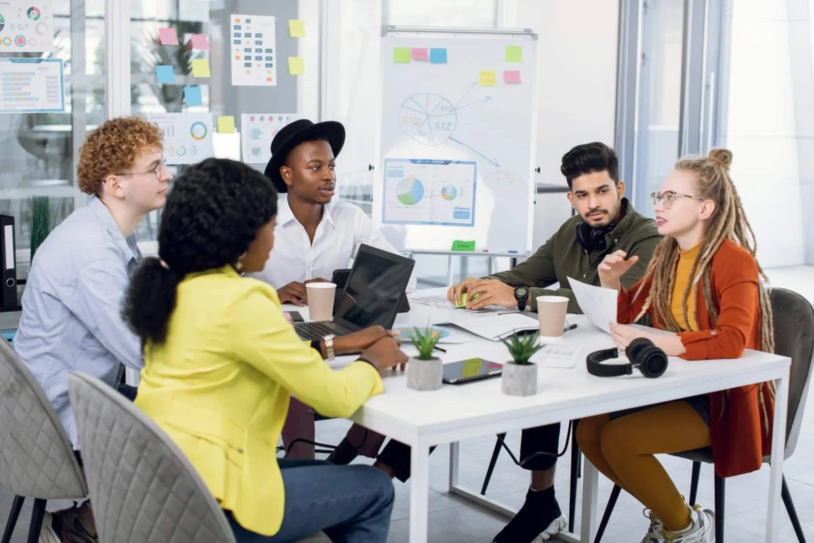 Por qué un CRM con inteligencia artificial será imprescindible para crecer en 2026
